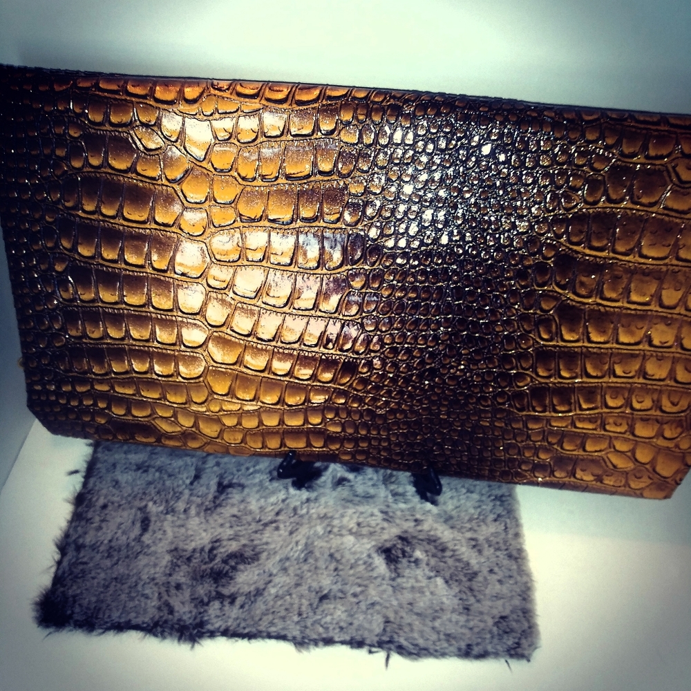 Hand bag clutch